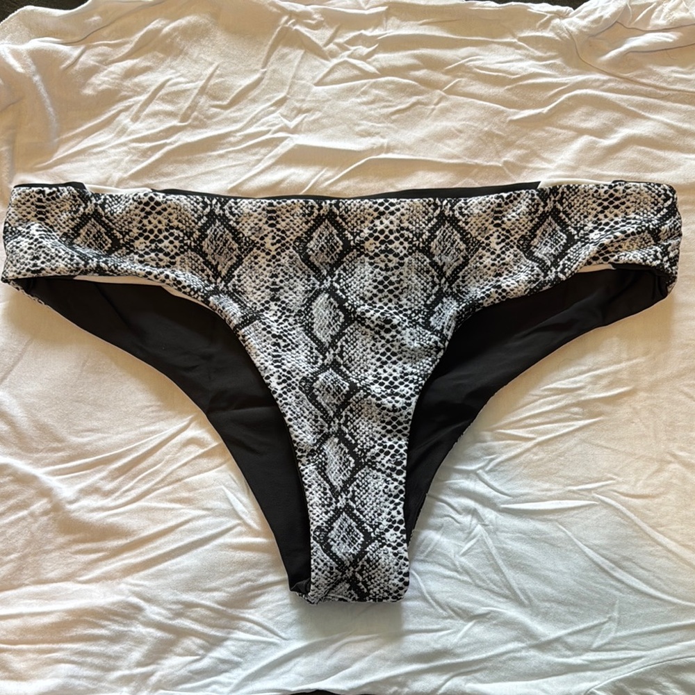 Cupshe Black and White Bikini Classic Swimwear
